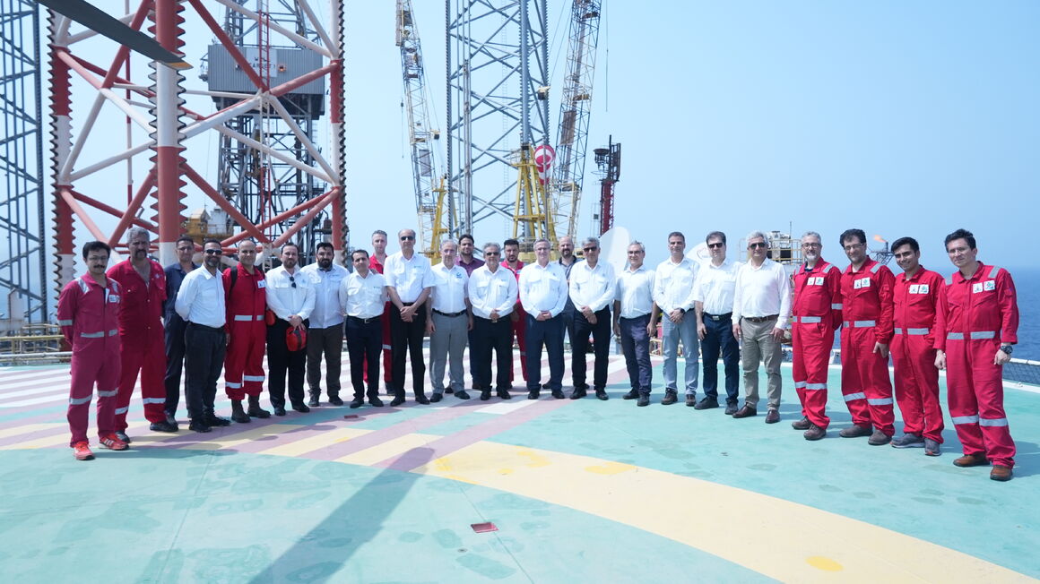 به گزارش خبرانرژی به‌نقل از شرکت نفت و گاز پارس، با استقرار دکل حفاری در موقعیت سکوی گازی SPQ1 واقع در مرز آبی ایران و قطر در خلیج‌فارس، عملیات حفاری هم‌زمان سه حلقه چاه از بسته اول کاری طرح حفاری چاه‌های درون‌میدانی (Infill) میدان مشترک پارس جنوبی از سوی شرکت پسکو متعلق به گروه پتروپارس آغاز شد.