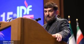 به گزارش خبرانرژی به نقل از شانا، علی آقامحمدی روز (یکشنبه، ۱۴مرداد) در آیین گشایش پانزدهمین همایش بین‌المللی صنعت پتروشیمی ایران بیان کرد: صنعت پتروشیمی ایران اکنون ظرفیت اسمی تولید سالانه ۹۶ میلیون تن محصول، ۷۴ میلیون تن تولید واقعی با ۴۰ میلیون تن فروش (با احتساب فروش بین مجتمعی) به ارزش ۲۶ میلیارد دلار را دارد.