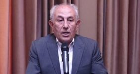 به گزارش خبرانرژی، مهندس محرم کریمی دبیر کانون سراسری انجمن‌های صنعت بتن آماده در گفت‌وگو با نود اقتصادی گفت: در حال حاضر هر چقدر سیمان نیاز داشته باشیم می‌توانیم از واسطه‌ها و دلالان خریداری کنیم. اما از بورس کالا امکان خرید نداریم. با تلاش فراوان از کارخانه‌ها، یک یا دو بونکر سیمان خریداری می‌کنیم.