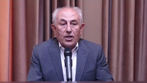 به گزارش خبرانرژی، مهندس محرم کریمی دبیر کانون سراسری انجمن‌های صنعت بتن آماده در گفت‌وگو با نود اقتصادی گفت: در حال حاضر هر چقدر سیمان نیاز داشته باشیم می‌توانیم از واسطه‌ها و دلالان خریداری کنیم. اما از بورس کالا امکان خرید نداریم. با تلاش فراوان از کارخانه‌ها، یک یا دو بونکر سیمان خریداری می‌کنیم.