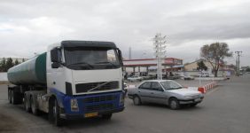 به گزارش خبرانرژی به‌نقل از شرکت ملی پخش فرآورده‌های نفتی منطقه آذربایجان شرقی، ناصر راشدی با اشاره به توسعه روزافزون بهره‌مندی خانوارهای شهری و روستایی از گاز طبیعی، همچنین پایش مستمر و دقیق توزیع فرآورده‌های نفتی، گفت: در سه ماه نخست امسال بیش از یک‌میلیون و ۳۰۰ هزار لیتر نفت سفید برای خانوارهای شهری و روستایی فاقد گاز طبیعی استان توزیع‌ شده که نسبت به مدت مشابه پارسال ۳۷درصد کاهش یافته است.