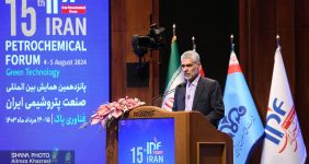 به گزارش خبرانرژی به نقل از شانا، عبدالحسین بیات روز (یکشنبه، ۱۴ مرداد) در آیین گشایش پانزدهمین همایش بین‌المللی صنعت پتروشیمی ایران با اشاره به تکلیف برنامه هفتم توسعه در حوزه نقش صندوق‌های بازنشستگی در زمینه توسعه صنعتی کشور، به‌ویژه صنعت پتروشیمی، گفت: صندوق بازنشستگی صنعت نفت به‌صورت تخصصی در زیرمجموعه وزارت نفت شکل گرفته است و هیچ‌گونه وابستگی به دولت و بودجه کشور ندارد.