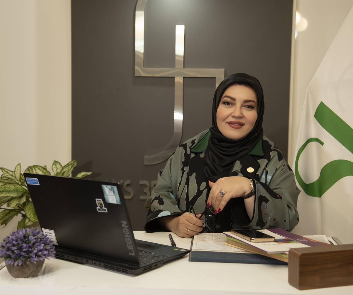 به گزارش خبرانرژی، آرایشگران سالن زیبایی و مراجعین آنها در معرض خطراتی هستند که چندان از آن صحبت نمی شود و احتمال بروز این خطرات برای سلامت آرایشگران بیش از افراد دیگر است. اگرچه ابتلا به این بیماری ها و خطرات احتمالی، صد در صد نیست ولی با آگاهی می توان نسبت به پیشگیری از آن اقدام کرد.