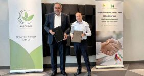 به گزارش خبرانرژی به نقل از روابط عمومی ملی شیمی، سیاوش افضلی مدیرعامل شرکت ملی شیمی کشاورز در این مراسم گفت: براساس برنامه‌ریزی صورت‌گرفته، در آبان ماه سال جاری، اولین پارت محصولات ملی شیمی کشاورز شامل سموم و روغن ولک به کشور ارمنستان صادر خواهد شد.