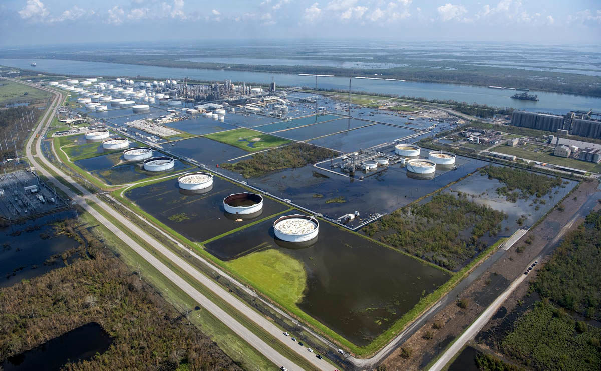 آمریکا به‌دنبال افزایش ۶ میلیون بشکه‌ای ذخیره‌سازی‌های راهبردی نفت، وزارت انرژی آمریکا از برنامه این کشور برای تزریق حدود ۶ میلیون بشکه نفت به ذخیره‌سازی‌های راهبردی خود خبر داد.