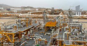 به گزارش خبرانرژی به‌نقل از پالایشگاه نهم پارس جنوبی، عبدالرحیم خجسته، رئیس برنامه‌ریزی و روش‌های تعمیراتی پالایشگاه نهم، از تعمیرات اساسی هزار و ۵۲۰ بخش، اجرای ۵۸ عملیات پیچیده ازجمله «تعویض دو تیپ فلرهای MP و تعمیر تیپ فلرهای HP، تعمیر ۲۲۳ عدد ولو، انجام ۴۵۶ آیتم PPM در بخش‌های برق و ابزار دقیق و تعویض مولکولارسیو ۱۲ عدد رآکتور» خبر داد و گفت: کار روی شیرهای کنترل جریان (KV) نیز در دستور کار قرار گرفته است که با تعویض آن‌ها، میزان قابل ملاحظه‌ای از گاز مشعل (فلرینگ)، کاهش می‌یابد.