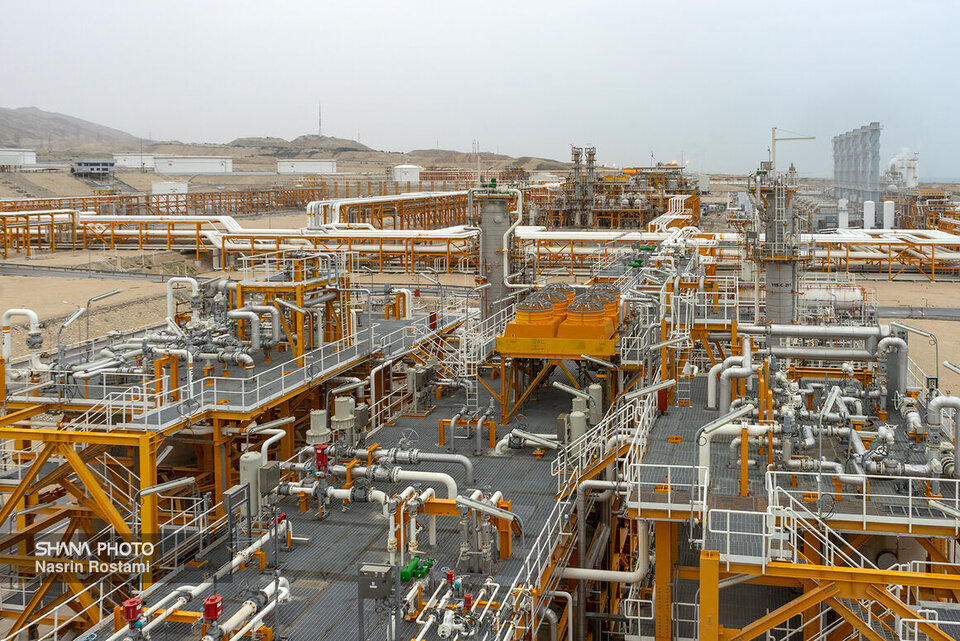 به گزارش خبرانرژی به‌نقل از پالایشگاه نهم پارس جنوبی، عبدالرحیم خجسته، رئیس برنامه‌ریزی و روش‌های تعمیراتی پالایشگاه نهم، از تعمیرات اساسی هزار و ۵۲۰ بخش، اجرای ۵۸ عملیات پیچیده ازجمله «تعویض دو تیپ فلرهای MP و تعمیر تیپ فلرهای HP، تعمیر ۲۲۳ عدد ولو، انجام ۴۵۶ آیتم PPM در بخش‌های برق و ابزار دقیق و تعویض مولکولارسیو ۱۲ عدد رآکتور» خبر داد و گفت: کار روی شیرهای کنترل جریان (KV) نیز در دستور کار قرار گرفته است که با تعویض آن‌ها، میزان قابل ملاحظه‌ای از گاز مشعل (فلرینگ)، کاهش می‌یابد.