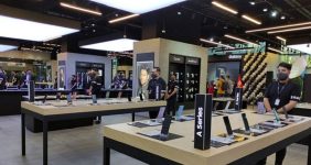 به گزارش خبرانرژی، او در این یادداشت به تجربه خرید موبایل اشاره کرده و نوشته است: هر کدام از ما احتمالا بارها تجربه خرید یک تلفن همراه را داشته‌ایم. تجربه‌ای که اغلب با سوالاتی مانند ساخت کجاست؟ اصلی است یا تقلبی؟ و گارانتی‌اش معتبر است؟ همراه بوده است. این سردرگمی دغدغه‌ای است که بسیاری از خریداران تلفن همراه با آن مواجه‌اند.