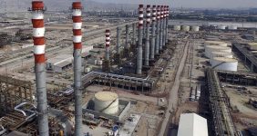 سوخت‌رسانی به نیروگاه‌های فارس آغاز شد، مدیر شرکت ملی پخش فرآورده‌های نفتی منطقه فارس با تأکید بر تکمیل ظرفیت سوخت دوم نیروگاه‌ها پیش از آغاز فصل سرما، از ارسال روزانه ۲ میلیون و ۸۰۰ هزار لیتر نفت‌گاز به نیروگاه‌های این استان خبر داد.