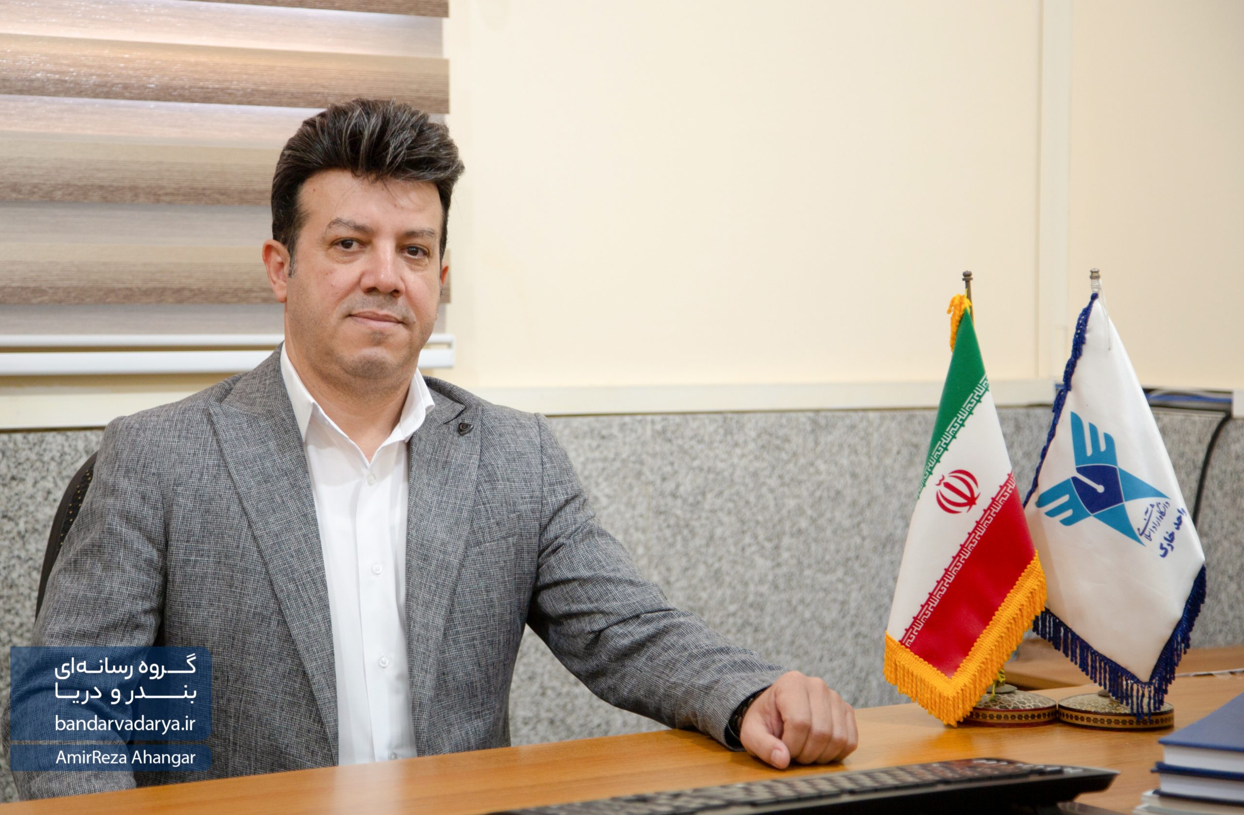 به گزارش خبرانرژی به نقل از پایگاه خبری بندر و دریا، مجید موسوی عضو هیأت علمی دانشگاه آزاد اسلامی واحد علوم دریایی خارگ بر این باور است که چرخه نیروی انسانی در هر شرکت کلید آن شرکت است که خروجی دانشگاه است. بنابراین اتحاد صنعت دریایی با دانشگاه دریایی بسیار بااهمیت است.