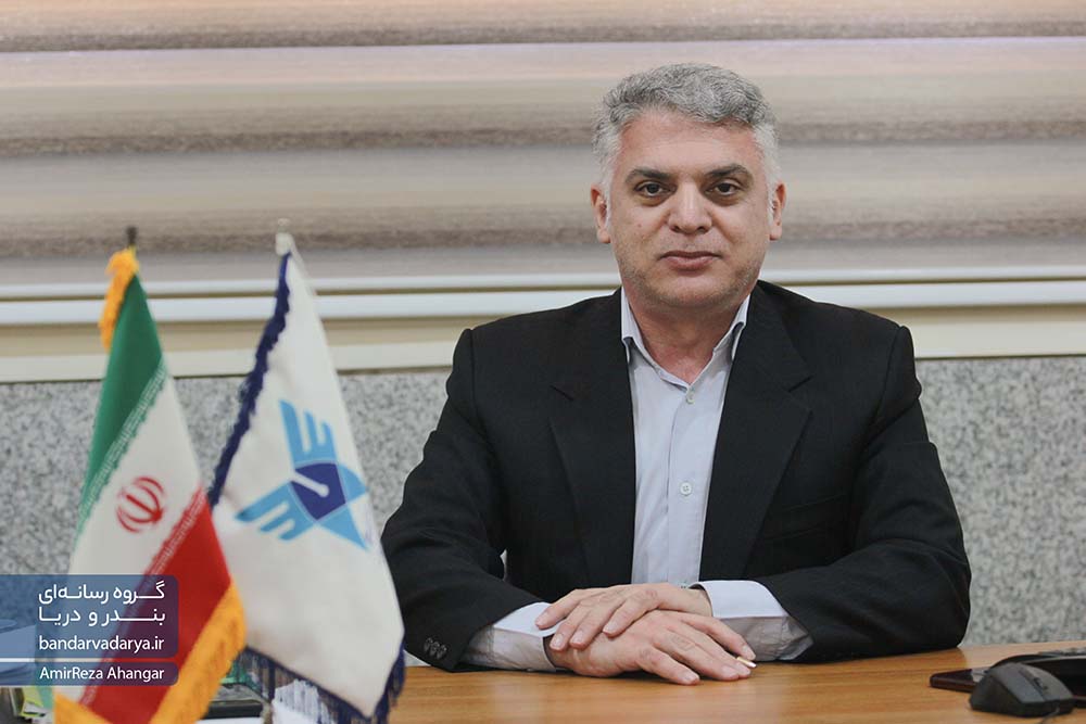 به گزارش خبرانرژی به نقل از پایگاه خبری بندر و دریا، محمدعلی جاوید معاون آموزشی دانشگاه آزاد اسلامی واحد علوم دریایی خارگ در یادداشتی تصریح می‌کند که مراکز آموزش و دانشگاه‌های دریایی نیاز به حمایت شرکت‌های دریایی و سازمان بنادر و دریانوردی دارند.