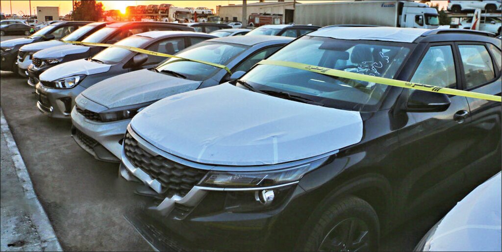 به گزارش خبرانرژی، در اطلاعیه جدید سامانه یکپارچه خودروهای وارداتی اعلام شد «همه افراد واجد شرایط در ماده ۴ دستورالعمل تنظیم بازار خودرو سواری (مصوبه جلسه ۵۴۳ شورای رقابت) می‌رساند، به منظور حضور در طرح عرضه عمومی جدید سامانه یکپارچه عرضه خودرو وارداتی از تاریخ سه‌شنبه ۲۴ /۰۷ /۱۴۰۳ تا ساعت ۱۲ روز دوشنبه ۳۰ /۰۷ /۱۴۰۳ باید یکی از حساب‌های خود را فقط نزد شعب بانک‌های واجد شرایط اعلامی در سامانه به نام خودرو وارداتی وکالتی و مبلغ ۵۰۰ میلیون تومان مسدود کنند.