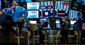 احتمال کاهش قیمت‌های نفت پس از تحولات خاورمیانه، تحلیلگران پیش‌بینی کردند که پس از تحولات اخیر خاورمیانه، قیمت‌ نفت با آغاز معامله‌ها در هفته جاری کاهش یابد.