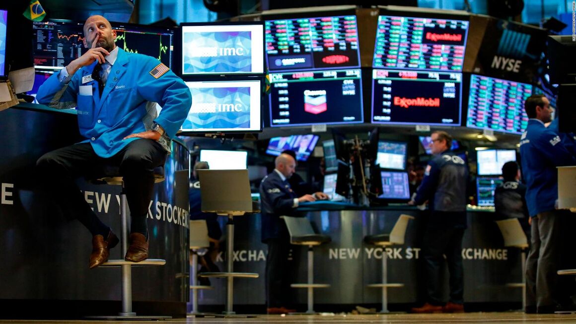 احتمال کاهش قیمت‌های نفت پس از تحولات خاورمیانه، تحلیلگران پیش‌بینی کردند که پس از تحولات اخیر خاورمیانه، قیمت‌ نفت با آغاز معامله‌ها در هفته جاری کاهش یابد.