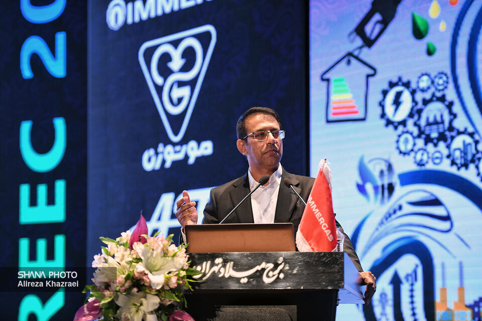 ارزش‌افزوده ۹۰ میلیارد دلاری صنعت نفت با اجرای طرح‌های بهینه‌سازی، مدیرعامل شرکت بهینه‌سازی مصرف سوخت با اشاره به اینکه طرح‌های کوتاه‌مدت، میان‌مدت و بلندمدت برای صرفه‌جویی انرژی در این شرکت تعریف شده است، تصریح کرد: با اجرای این طرح‌ها تا پایان سال ۱۴۲۰، ۹۰ میلیارد دلار به ارزش نفت کشور افزوده می‌شود.