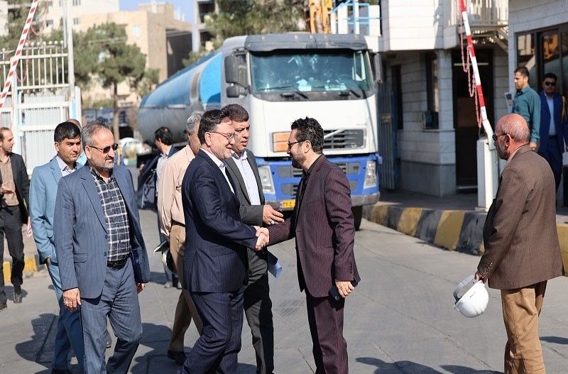 بازدید معاون امور حقوقی و مجلس وزیر نفت از انبار نفت منطقه سبزوار، معاون امور حقوقی و مجلس وزیر نفت با حضور در شهرستان سبزوار از تأسیسات انبار نفت شهید محمدیانی شرکت ملی پخش فرآورده‌های نفتی منطقه سبزوار بازدید کرد.