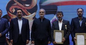 تراکتورسازی مدال افتخار حوزه صادرات کشور را از رئیس جمهور دریافت کرد، گروه صنعتی تراکتورسازی ایران به‌عنوان دریافت‌کننده مدال افتخار حوزه صادرات کشور معرفی و توسط رئیس جمهور مورد تجلیل قرار گرفت.