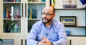 به گزارش خبرانرژی به نقل از بندر و دریا، آیین‌نامه شرکت‌های کارگزاری ترابری دریایی برای نخستین بار سال ۱۳۶۵ تصویب شد و در سال های پس از آن نیز اصلاحاتی در آن رخ داد. حال در آیین نامه جدید تسهیلاتی برای صدور مجوز و شناسنامه دار کردن فعالیت های بندری و دریایی در نظر گرفته شده که تا پیش از آن نبوده است. مواردی از جمله توجه خاص به فارغ التحصیلان دانشگاهی رشته های دریایی، حذف شرط مدیرعامل برای صدور مجوز و… که باعث شده موانع از پیش پای سرمایه گذاران برداشته شود.