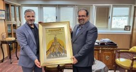 رئیس دانشگاه صنعت نفت با مدیرعامل شرکت ملی گاز دیدار و گفت‌وگو کرد، رئیس دانشگاه صنعت نفت به‌منظور افزایش همکاری‌ها با معاون وزیر نفت در امور گاز دیدار کرد.