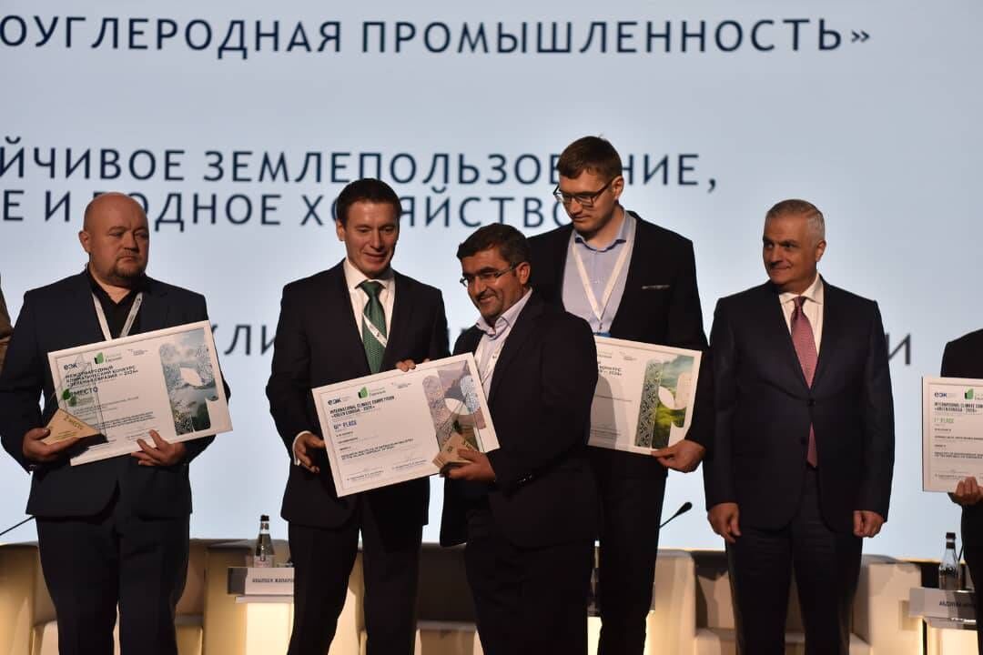 رتبه سوم پژوهشگاه صنعت نفت در رقابت بین‌المللی اقلیمی سبز اوراسیا، پروژه تولید پاک که از سوی پژوهشگاه صنعت نفت با همکاری پالایشگاه لاوان و حمایت مالی سازمان ملل متحد به انجام رسید، از سوی آژانس ابتکارات راهبردی و کمیسیون اقتصادی اوراسیا به‌عنوان پروژه برتر انتخاب شد.