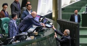 لایحه بودجه سال ۱۴۰۴ تقدیم مجلس شورای اسلامی شد، رئیسجمهوری بخش نخست لایحه بودجه ۱۴۰۴ را به هیئت رئیسه مجلس شورای اسلامی تقدیم کرد.