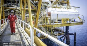 لغو مصوبه سقف حقوق انگیزه کارکنان عملیاتی نفت را افزایش می‌دهد، عضو کمیسیون انرژی مجلس شورای اسلامی گفت: برداشت سقف حقوق کارکنان عملیاتی نفت به‌دلیل سختی کار، باعث ایجاد انگیزه در میان آنها می‌شود.