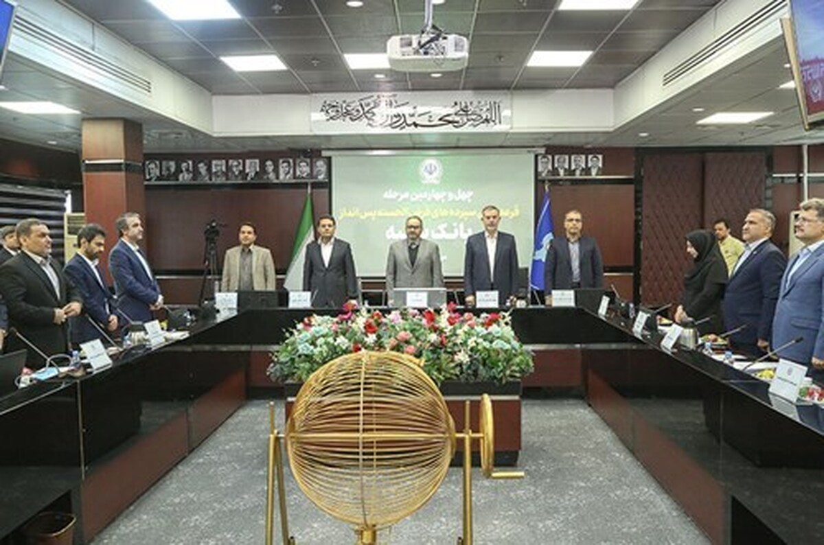 به گزارش خبرانرژی: دکتر پرتوافکنان عضو هیات مدیره بانک سپه در این مراسم ضمن تشریح عملکرد بانک در برگزاری چهل و چهارمین جشنواره حساب‌های قرض‌الحسنه پس‌انداز، گفت: این رویداد با جدیت و تلاش مدیران مناطق، شعب، ستاد و تمامی همکاران سراسر کشور به بهترین شکل ممکن انجام شد.