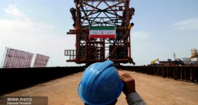 همکاری پالایشگاه‌های پارس جنوبی با بیش از ۱۰۰ شرکت دانش‌بنیان و سازنده داخلی، مدیرعامل مجتمع گاز پارس جنوبی گفت: مدیران بزرگترین مجتمع گازی کشور نگاه بسیار ویژه‌ای به دانش‌بنیان‌ها و سازندگان داخلی دارند و اکنون با بیش از ۱۰۰ شرکت داخلی و دانش‌بنیان همکاری بسیار نزدیکی داریم.