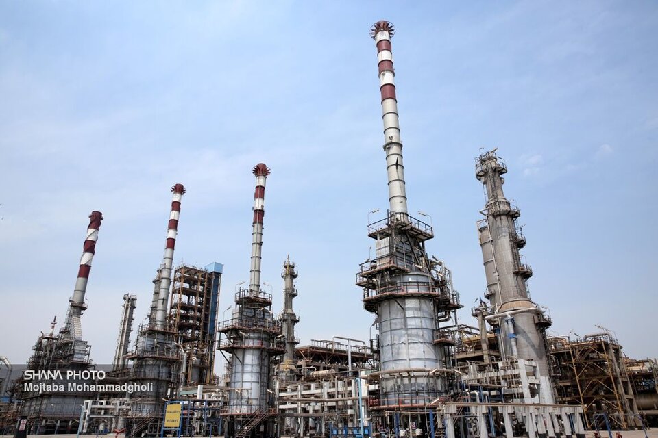 پالایش نفت بندرعباس سفیر شایسته اقتصادی ایران شد، شرکت پالایش نفت بندرعباس در نخستین گردهمایی بزرگ پیشرانان و سرآمدان اقتصاد ایران با عنوان مجمع جهانی دیپلماسی برند، به عنوان سفیر اقتصادی ایران معرفی شد.