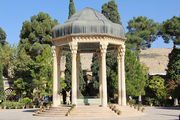 به گزارش خبرانرژی: سیاوُش آریا، کُنشگر و پژوهشگر میراث فرهنگی-خبرنگار آزاد| چندی است که با پشتیبانی مدیرکل ادارۀ میراث فرهنگی، گردشگری و صنایع دستی استان پارس (فارس) پای مرمتگران به مجموعۀ تاریخی و فرهنگی آرامگاه حافظ شیرازی باز شده است و پس از ده‌ها یادمان تاریخی ارزشمند شیراز جانی دوباره گرفته است.