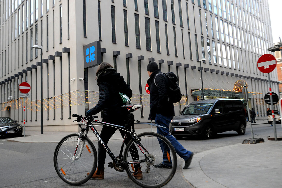 احتمال تعویق در برنامه افزایش تولید اوپک‌پلاس قوت گرفت، منابع اوپک‌پلاس از احتمال به تعویق افتادن برنامه تعدیل تدریجی کاهش عرضه داوطلبانه اضافه هشت عضو اوپک‌پلاس خبر دادند.