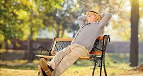 شاهکلید هویت جدید، داشتن هدف است، بازنشستگی نه مسئلهای بغرنج که در حقیقت ورود به یک مرحله دیگر از دوران زندگی انسان است. مرحلهای که به سهم خود هم لذت و هم ناملایمتی به همراه دارد. ازاینرو است که باید همچون دیگر مراحل در آن نیز این وقت زیست، کاری که ناشدنی است مگر با برخورداری از باورها، عقاید، احساسات و عواطفی که ریشه در تفسیر امیدوارانه و هم زمان واقعبینانه امور دارند.