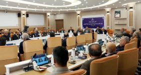 برنامه افزایش تولید در مناطق نفت‌خیز جنوب قابل دستیابی است، مدیرعامل شرکت ملی مناطق نفت‌خیز جنوب با بیان اینکه برنامه افزایش تولید در مناطق نفت‌خیز و شرکت‌های تابع با همت و تلاش همکاران، قابل دستیابی است، گفت: تأمین ملزومات برای تحقق برنامه تولید و توسعه مخازن، همچنین تکمیل پروژه‌های ناتمام ضروری است.