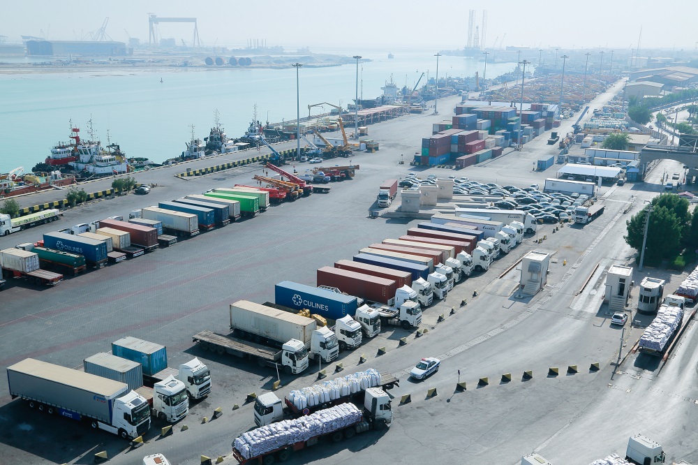 به گزارش خبرانرژی به نقل از بندر و دریا، شماره 324 (آبان‌ماه) ماهنامه «بندر و دریا» با سه پرونده ویژه روانه بازار نشر شد که در این شماره از ماهنامه به طور خاص به وضعیت لجستیک در بنادر کشور پرداخته و اینکه آیا صاحبان کالا و ذی نفعان خدمات لجستیک مدرن دریافت می‌کنند یا خیر؟