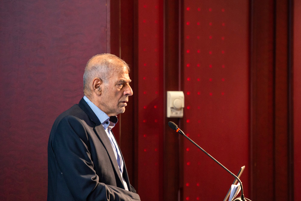 به گزارش خبرانرژی: به گفته بهادرانی، تحقق درآمدهای ناشی از فروش نفت، واگذاری دارایی‌ها و استقراض جای تردید جدی دارد.