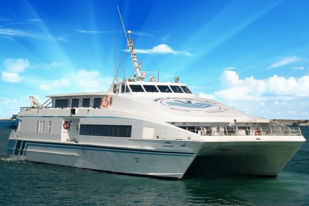 به گزارش خبرانرژی، سامانه خرید آنلاین بلیت شرکت کشتیرانی والفجر به آدرس https://eticket.valfajr.ir در جهت تسهیل سفرهای دریایی و گردشگری راه‌اندازی شده و این امکان را به مسافران می‌دهد تا علاوه‌ بر مشاهده نوع بلیت و قیمت آن، تاریخ و ساعت حرکت شناور، امکان استراد آنلاین بلیت و همچنین برنامه سفرها در روزهای قبل و بعد را مشاهده کرده تا در مناسب‌ترین زمان بلیت سفر خود را خریداری کنند.