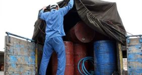 به گزارش خبرانرژی به نقل از شانا، نعمت‌الله نجفی عصر دیروز (سه‌شنبه، ششم آذر) در گفت‌وگوی زنده تلویزیونی با بیان اینکه سوخت مایع از سراسر کشور به استان‌های مرزی برای قاچاق به‌صورت‌های مختلف فرستاده می‌شود، اظهار کرد: هم‌اکنون براساس آمار موجود در حوزه شهرداری‌ها در مناطق مرزی مقدار پذیرش ناوگان درون‌شهری و برون‌شهری مسافری و باری تناسبی با جمعیت آن مناطق ندارد، زیرا می‌خواهند سوخت مایع سهیمه‌ای و یارانه‌ای را قاچاق کنند.