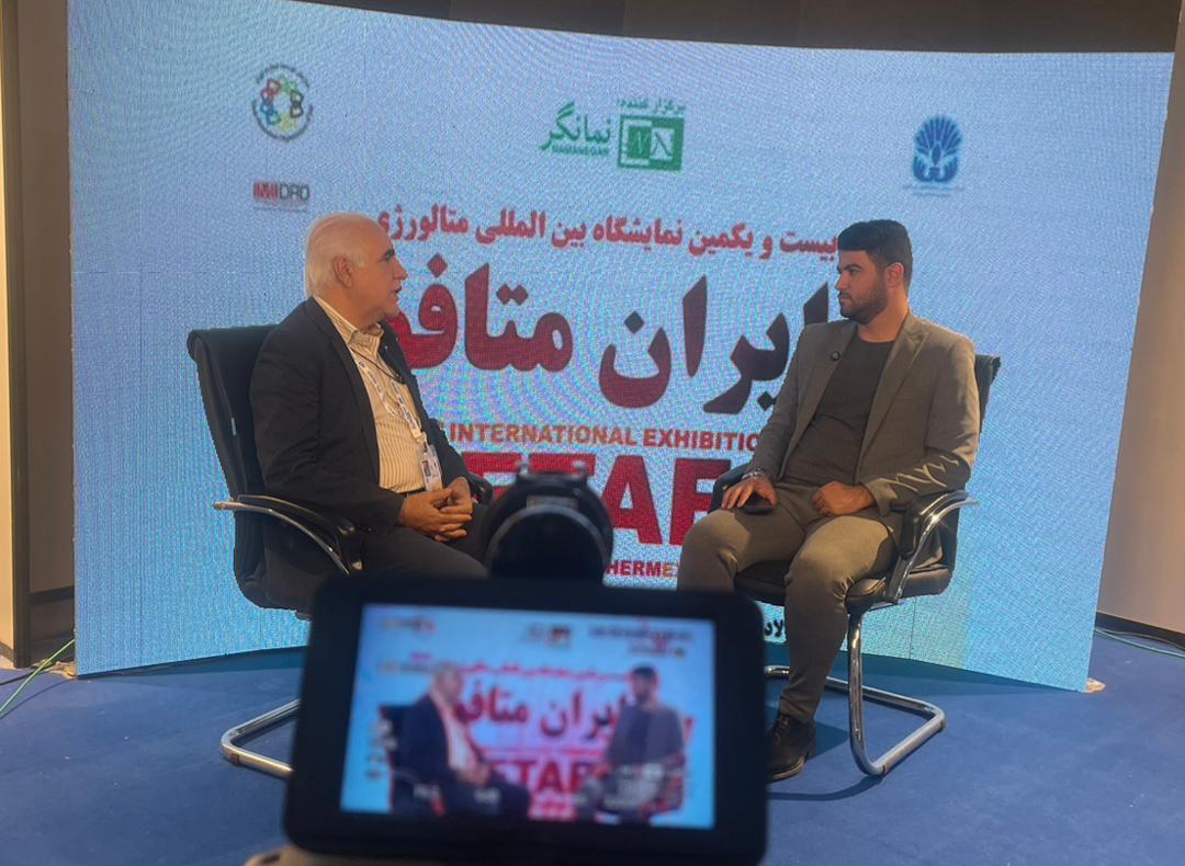 به گزارش خبرانرژی: احمد امین‌فر، دبیر انجمن نوردکاران فولادی ایران در گفت وگو با «تریبون نورد» درباره بیست و یکمین نمایشگاه بین المللی متالورژی (ایران متافو) که با حضور گسترده شرکت‌های فولادی داخلی و خارجی از روز شنبه ٣ آذر آغاز به کار کرد، گفت: ایران متافو یکی از بزرگترین نمایشگاه‌های بین المللی در صنعت فولاد است که همه زنجیره ارزش فولاد شامل، تامین کنندگان و خریداران در آن حضور دارند.