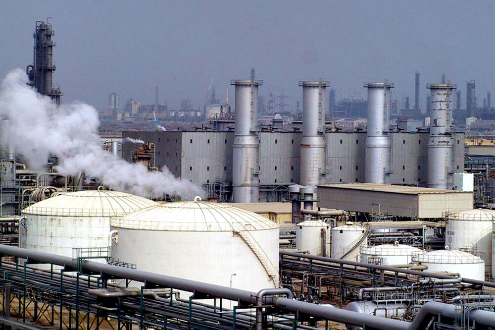 مذاکره هلدینگ خلیج فارس با ۱۶ شرکت خارجی، گروه صنایع پتروشیمی خلیج فارس با ۱۶ شرکت خارجی برای مشارکت در اجرای طرح‌های بالادستی و پایین‌دستی، تأسیس شرکت مشترک و ایجاد کانال مالی مذاکره کرده که با دو شرکت و بانک خارجی به توافق اولیه رسیده است.