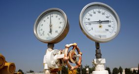  هم‌وطنان صرفه‌جویی کنند ، سرپرست مدیریت مرکز راهبری شبکه گاز کشور گفت: میانگین مصرف گاز در بخش خانگی، تجاری و صنایع غیرعمده روز ۱۲ آبان امسال به ۳۹۲ میلیون مترمکعب رسید که نسبت به مدت مشابه پارسال، ۸۵ میلیون مترمکعب، معادل بیش از ۳ فاز پارس جنوبی، افزایش مصرف داشته‌ایم.