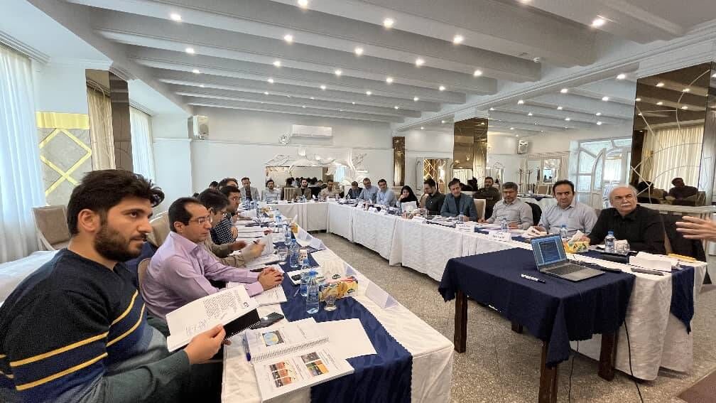 نخستین گام برای تزریق آب به بزرگ‌ترین میدان نفتی ایران برداشته شد، کارگاه «مدیریت سیلاب‌زنی آب و ازدیاد برداشت از میدان‌های نفتی به‌عنوان بخشی از پروژه نخستین پایلوت تزریق آب در میدان اهواز - بنگستان»، با همکاری پژوهشگاه صنعت نفت و مدیریت پژوهش و فناوری شرکت ملی نفت ایران به‌مدت پنج روز برگزار شد.