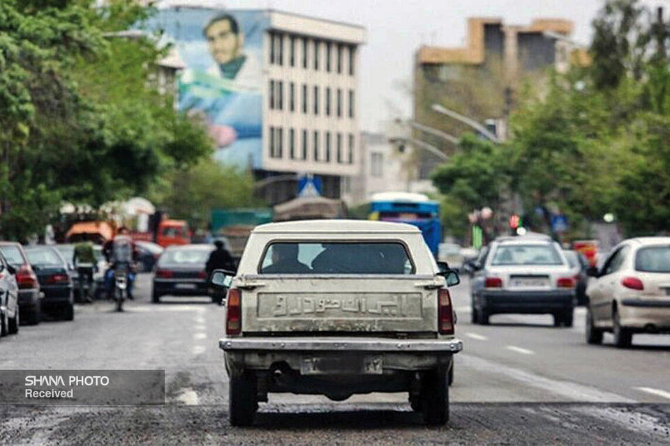 نقش پررنگ خودروهای فرسوده در ناترازی بنزین و آلودگی هوا، عضو هیئت رئیسه کمیسیون انرژی مجلس شورای اسلامی به نقش خودروهای فرسوده در ناترازی بنزین و آلودگی هوا اشاره کرد و گفت: اکنون زمان آن رسیده تا با نگاه جدی‌تری به موضوع تنوع‌بخشی سبد سوخت، اسقاط خودروهای فرسوده، ورود خودروهای برقی و بهینه‌سازی مصرف توجه شود.