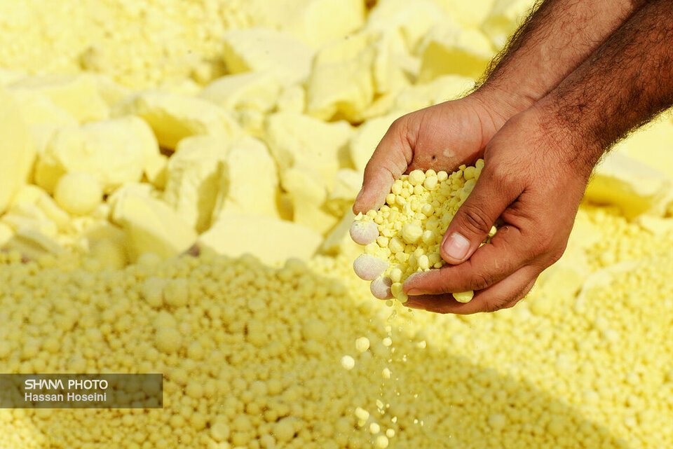 پالایشگاه گاز ایلام، بزرگترین عرضه‌کننده گوگرد در بورس کالا، رئیس امور قراردادهای شرکت پالایش گاز ایلام با اشاره به اینکه این پالایشگاه بزرگترین عرضه‌کننده و فروشنده گوگرد به داخل کشور در بورس کالاست، گفت: محصولات و فرآورده‌های نفتی، پتروشیمی و فرآورده‌های حاصل از تصفیه گاز در بورس کالا در دو رینگ داخل و صادرات به مشتریان داخلی و خارجی به فروش می‌رسند.