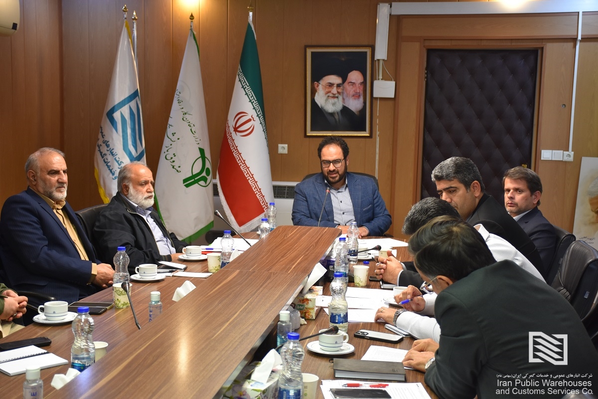 به گزارش خبرانرژی به نقل از پایگاه اطلاع رسانی شرکت انبارهای عمومی و خدمات گمرکی ایران، جلسه بررسی و نظارت بر عملکرد شرکت‌ها و شعب تابعه با حضور «امید حسین ابیانه نظری» مدیرعامل شرکت، «مهدی علی اصغرزاده» معاون عملیات و امور گمرکی، «محمود خطیب» معاون برنامه ریزی و اقتصادی ، «اکبر باقریان » معاون هماهنگی و امور مجامع ، مدیر حراست، «مهدی ادیبی فرد» مشاور عالی مدیرعامل، «مقصود صدری» مدیر اجرایی و امور گمرکی، «محمدحسین مومنی» مدیر اموال و سرجمع داری و نمایندگانی از واحد نظارت بر شرکت‌ها و امور مجامع شرکت انبارهای عمومی و خدمات گمرکی ایران و با مشارکت مدیران عامل، معاونان و مدیران شرکت‌های سهلان و بازرگان  به صورت ویدئو کنفرانس برگزار گردید.