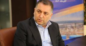 به گزارش خبرانرژی، عباس کریمی مدیرعامل سابق پتروشیمی خارک در حالی از ۲۰ روز پیش به عنوان مدیرعامل پتروشیمی شازند معرفی شده که به علل گوناگون شاراک شاهد کاهش ۷۰ درصدی سود بود و قبول مدیریت این شرکت در شرایط فعلی یک عزم راسخ میطلبید.