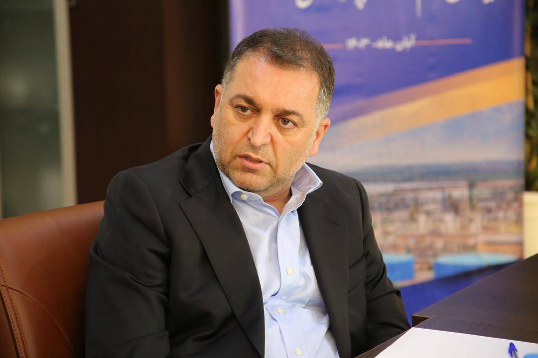 به گزارش خبرانرژی، عباس کریمی مدیرعامل سابق پتروشیمی خارک در حالی  از ۲۰ روز پیش به عنوان مدیرعامل پتروشیمی شازند معرفی شده که به علل گوناگون شاراک شاهد کاهش ۷۰ درصدی سود بود و قبول مدیریت این شرکت در شرایط فعلی یک عزم راسخ می‌طلبید.