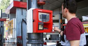 ۶۰ لیتر سهمیه بنزین آذر شارژ شد، ۶۰ لیتر سهمیه بنزین آذر ۱۴۰۳ خودروهای شخصی بدون هیچگونه تغییری، ساعت صفر بامداد پنجشنبه (یکم آذر) در کارتهای هوشمند سوخت شخصی شارژ شد.