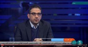 به گزارش خبرانرژی به نقل از شانا، سجاد خلیلی روز دوشنبه (۳ دی) با حضور در برنامه میز اقتصاد شبکه خبر سیما با بیان اینکه سامانه پایش یکپارچه مبادلات مواد نفتی شامل زنجیره تأمین نفت و گاز می‌شود، اظهار کرد: دامنه این موضوع بسیار گسترده است. یعنی از زمانی که نفت در چاه‌های نفتی تولید می‌شود تا انتقال به انبار و سپس واحدهای بهره‌برداری و خطوط لوله، تحویل به پالایشگاه‌های ده‌گانه و در نهایت تحویل به انبارهای شرکت ملی پخش و توزیع به مبادی مصرف، تمام این مراحل مختلف در این زنجیره وجود دارد که باید تحت نظارت قرار گیرد.