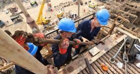 تعمیرات اساسی پالایشگاه نفت بندرعباس پایان یافت، مدیرعامل شرکت پالایش نفت بندرعباس اظهار کرد: عملیات تعمیرات اساسی واحدهای کاهش گرانروی و تصفیه بنزین پالایشگاه نفت بندرعباس با موفقیت و در مدت زمان ۲۲ روز به پایان رسید.