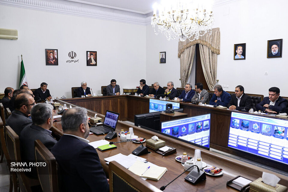 توسعه پالایشگاه‌ها با تکمیل طرح‌های نیمه‌تمام، معاون اول رئیس‌جمهوری با بیان اینکه صنعت پالایشی جزو صنایع راهبردی کشور به‌شمار می‌آید، گفت: در توسعه ظرفیت پالایشگاه‌ها، اولویت باید به طرح‌های نیمه‌تمام و توسعه‌ای داده شود.